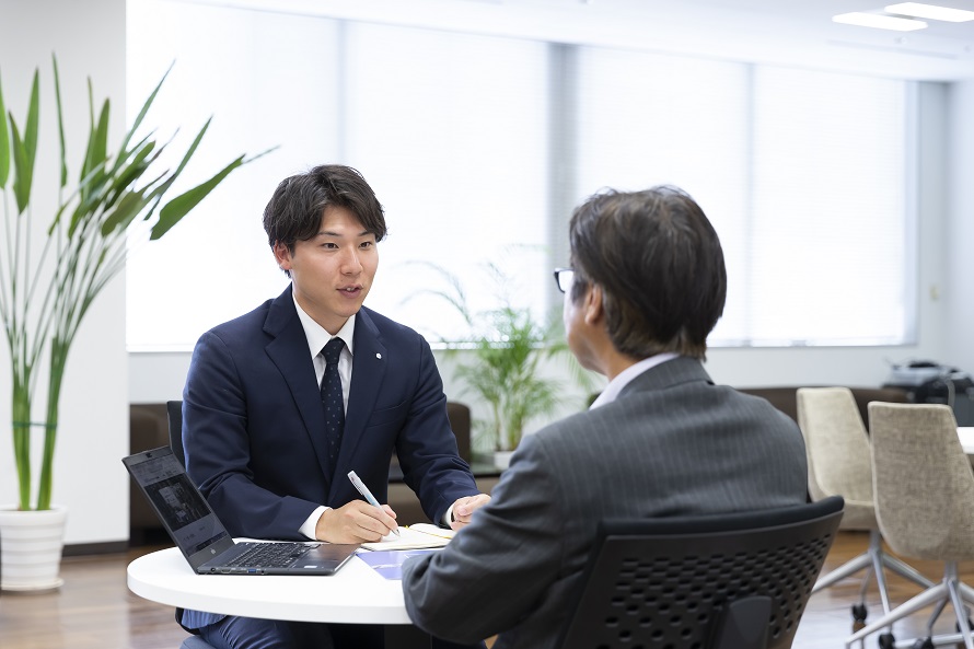 現場報告で終わらない、双方向の対話による定例会